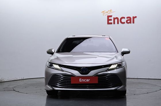 Toyota Camry 2.5 XLE Hybrid — пробег 204 977 км — фото 3 из 5