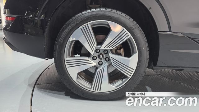 Audi e-tron из Кореи Encar