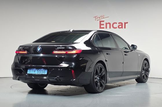 BMW i7 xDrive 60 M sport — пробег 40 264 км — фото 2 из 5