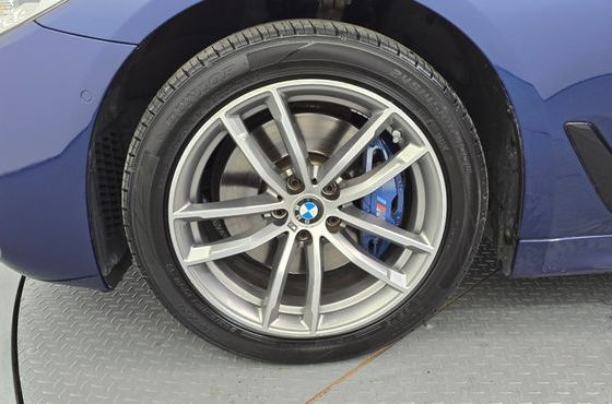 BMW 5-Series 530i xDrive M Sport Package Plus — пробег 183 334 км — фото 5 из 5