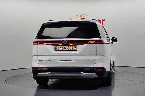 Kia Carnival 9-Seater Signature — пробег 92 538 км — фото 4 из 5