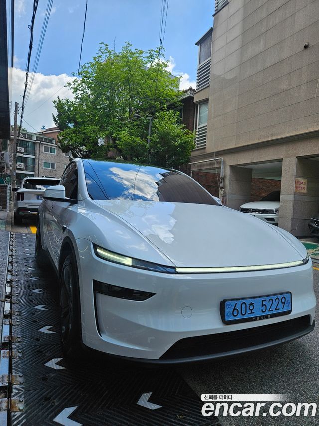 Tesla Model Y Premium RWD — пробег 4 600 км — фото 3 из 5