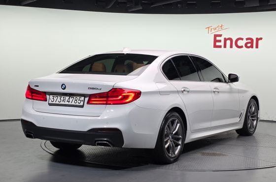 BMW 5-Series 520d xDrive M Sport Package — пробег 94 974 км — фото 2 из 5