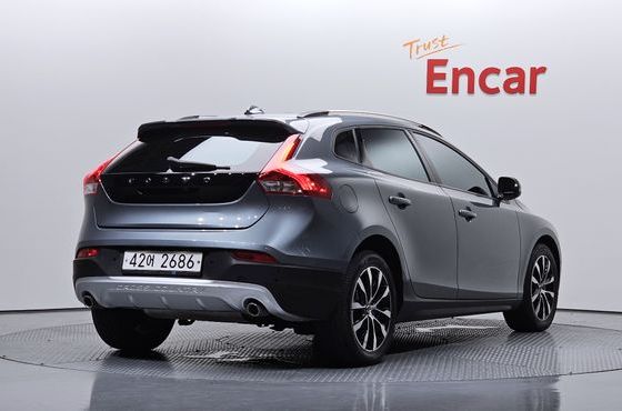 Volvo V40 D3 — пробег 91 200 км — фото 2 из 5