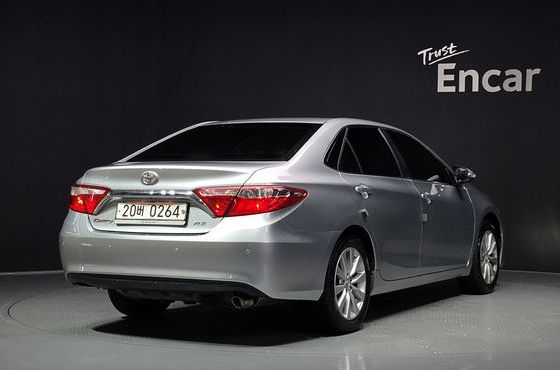 Toyota Camry 2.5 XLE — пробег 89 864 км — фото 2 из 5