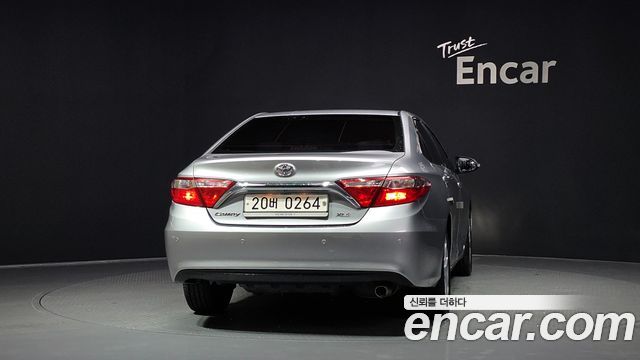 Toyota Camry 2.5 XLE — пробег 89 864 км — фото 4 из 5