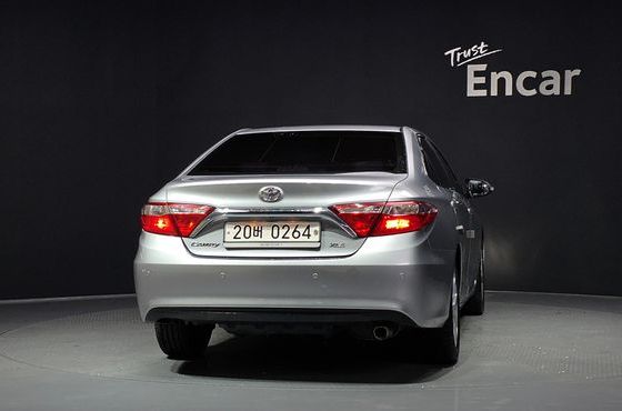 Toyota Camry 2.5 XLE — пробег 89 864 км — фото 4 из 5