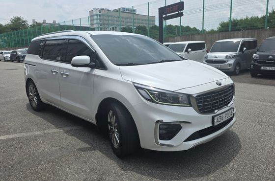 Kia Carnival 9-Seater Noblesse Special — пробег 94 177 км — фото 3 из 5