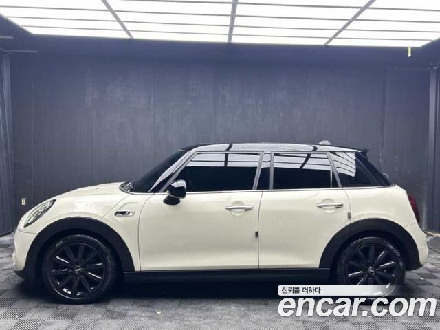Mini Cooper 5Door Standard 3rd — пробег 96 201 км — фото 3 из 5