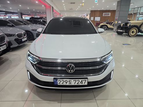 Volkswagen Jetta 1.5 TSI Prestige — пробег 14 562 км — фото 1 из 5