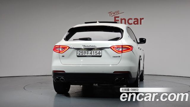 Maserati Levante из Кореи Encar