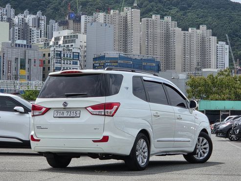 Ssangyong KORANDO 2WD GT 11-seater — пробег 166 253 км — фото 3 из 5