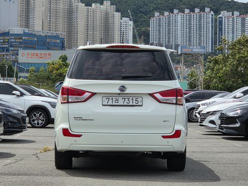 Ssangyong KORANDO 2WD GT 11-seater — пробег 166 253 км — фото 4 из 5