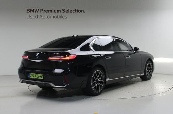 BMW 7-Series 740i xDrive M Sport — пробег 10 244 км — фото 2 из 5