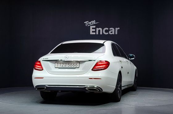 Mercedes-Benz E-Class E300 Avantgarde — пробег 117 061 км — фото 4 из 5