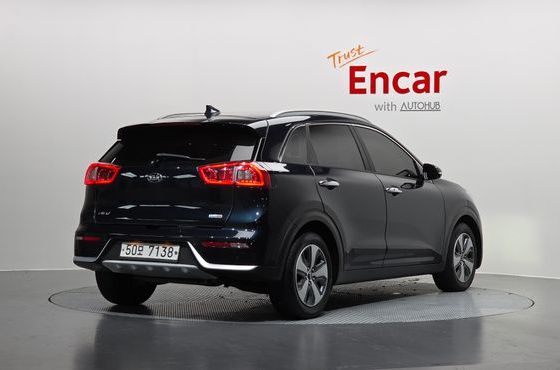 Kia Niro Prestige — пробег 138 236 км — фото 2 из 5