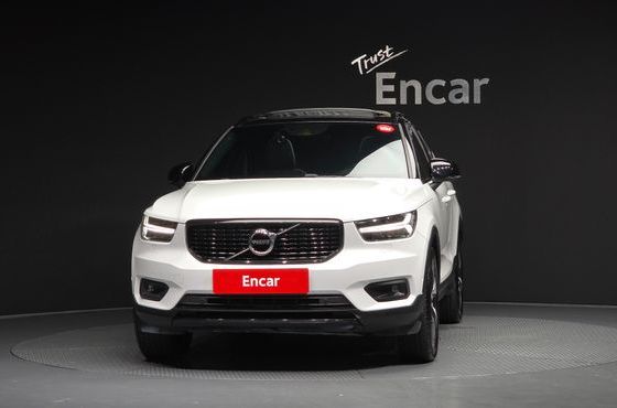 Volvo XC40 T4 R-Design — пробег 73 294 км — фото 3 из 5