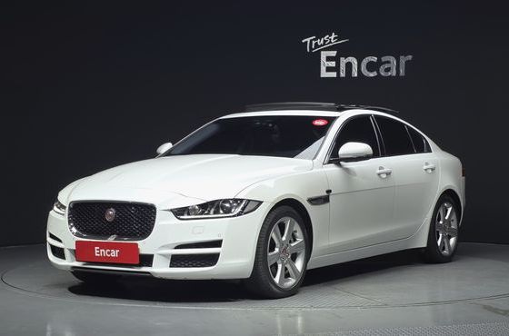 Jaguar XE 20d Portfolio AWD — пробег 51 930 км — фото 1 из 5
