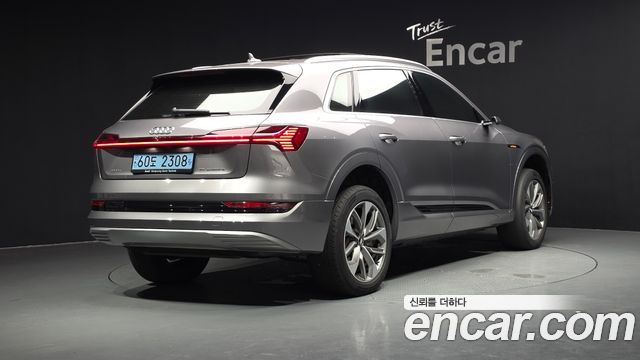 Audi e-tron 55 Quattro — пробег 98 811 км — фото 2 из 5