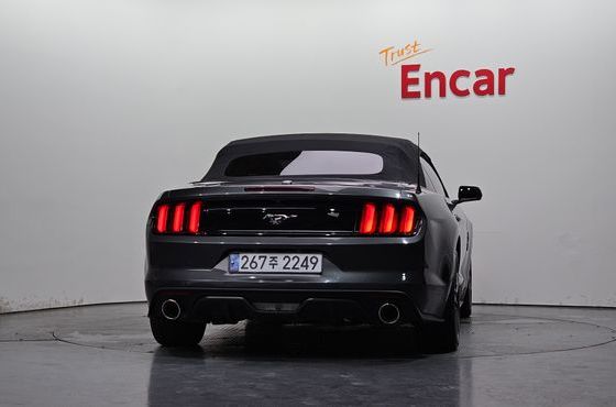 Ford Mustang Convertible — пробег 130 177 км — фото 4 из 5