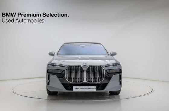 BMW 7-Series 740i xDrive M Sport — пробег 6 037 км — фото 3 из 5