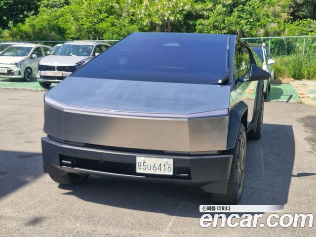 Tesla Cybertruck AWD — пробег 4 890 км — фото 3 из 5