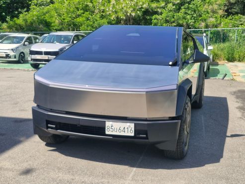 Tesla Cybertruck AWD — пробег 4 890 км — фото 3 из 5
