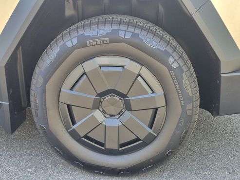 Tesla Cybertruck AWD — пробег 4 890 км — фото 5 из 5