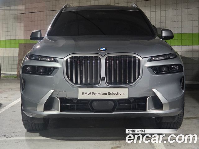BMW X7 xDrive 40i Design Pure Excellence 6-Seater — пробег 5 866 км — фото 3 из 5