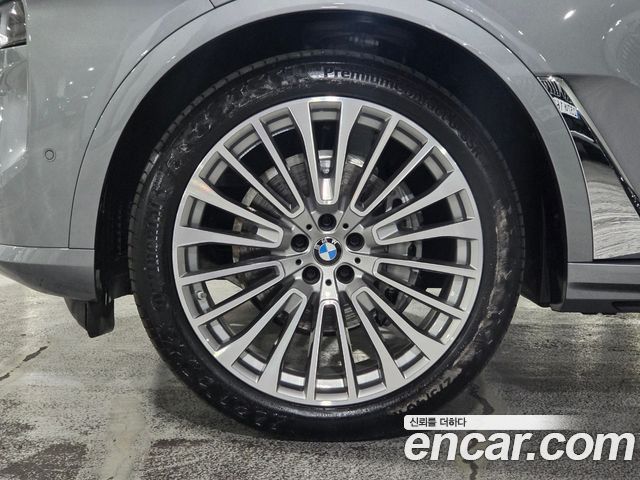 BMW X7 xDrive 40i Design Pure Excellence 6-Seater — пробег 5 866 км — фото 5 из 5