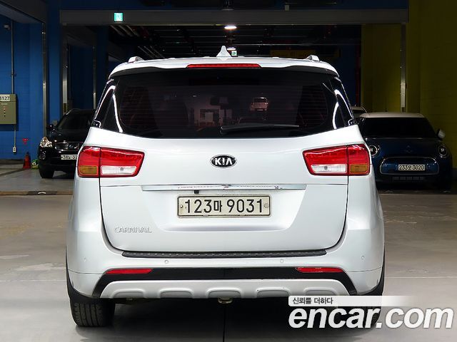 Kia Carnival 9-seater Luxury — пробег 171 753 км — фото 4 из 5