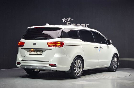 Kia Carnival 9-Seater Noblesse Special — пробег 107 700 км — фото 2 из 5
