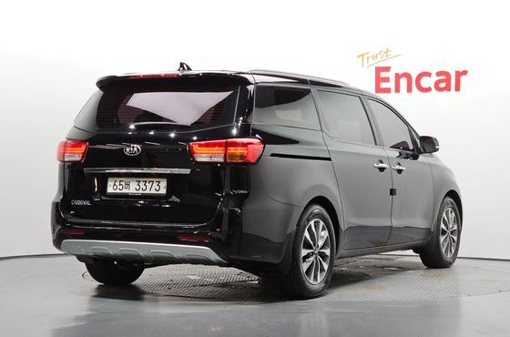 Kia Carnival 9-seater Luxury — пробег 83 060 км — фото 2 из 5