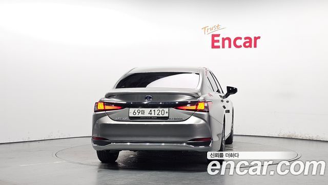 Lexus ES Luxury — пробег 59 915 км — фото 4 из 5