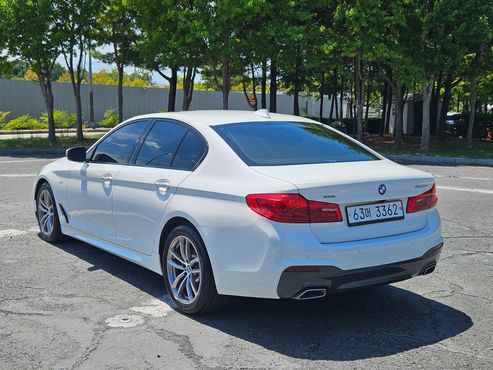 BMW 5-Series 520d M Sport Package Plus — пробег 92 290 км — фото 3 из 5