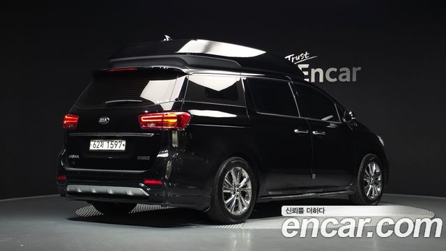 Kia Carnival из Кореи Encar