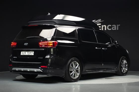 Kia Carnival 9-Seater Hi-Limousine Prestige — пробег 96 800 км — фото 2 из 5