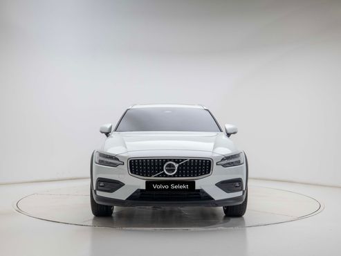 Volvo V60 B5 Ultra AWD — пробег 7 935 км — фото 2 из 5