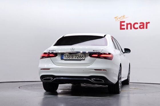 Mercedes-Benz E-Class E220d 4MATIC AMG Line — пробег 77 762 км — фото 4 из 5