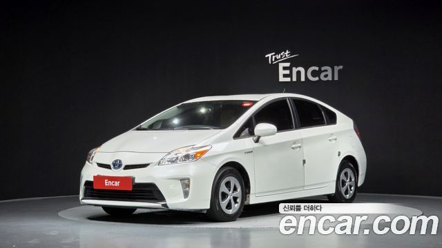 Toyota Prius 1.8 E — пробег 179 595 км — фото 1 из 5