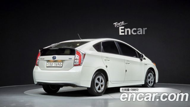 Toyota Prius 1.8 E — пробег 179 595 км — фото 2 из 5
