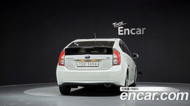 Toyota Prius 1.8 E — пробег 179 595 км — фото 4 из 5