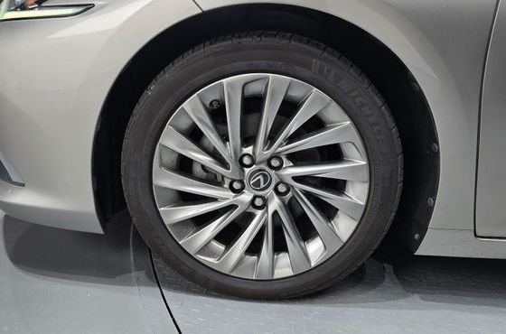 Lexus ES Luxury Plus — пробег 113 406 км — фото 5 из 5