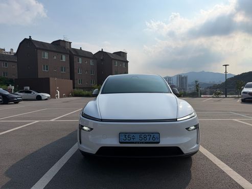 Tesla Model Y Premium RWD — пробег 1 077 км — фото 2 из 5