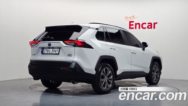 Toyota RAV4 2.5 2WD Hybrid XLE — пробег 42 847 км — фото 2 из 5