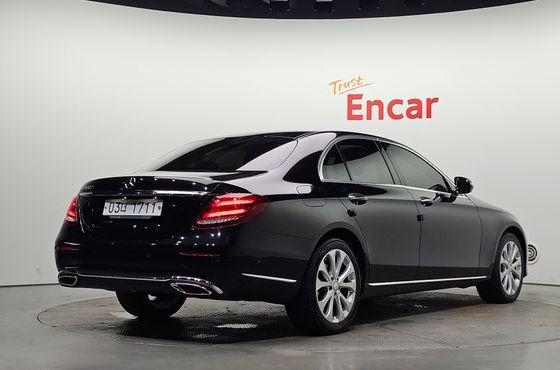 Mercedes-Benz E-Class E220d Exclusive — пробег 124 398 км — фото 2 из 5