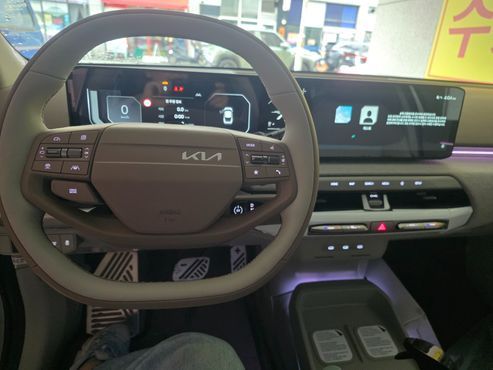 Kia EV4 Standard 2WD Earth — пробег 1 430 км — фото 4 из 5