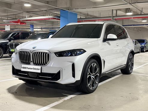 BMW X5 xDrive 50e xLine — пробег 14 028 км — фото 1 из 5