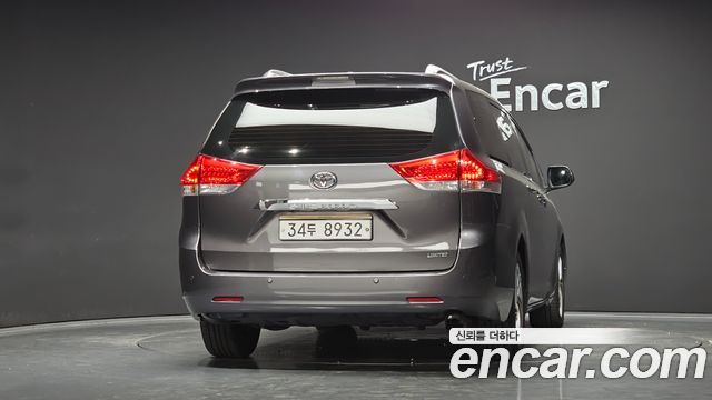 Toyota Sienna из Кореи Encar