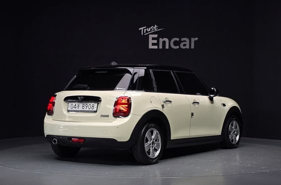 Mini Cooper 5Door Standard 3rd — пробег 48 520 км — фото 2 из 5